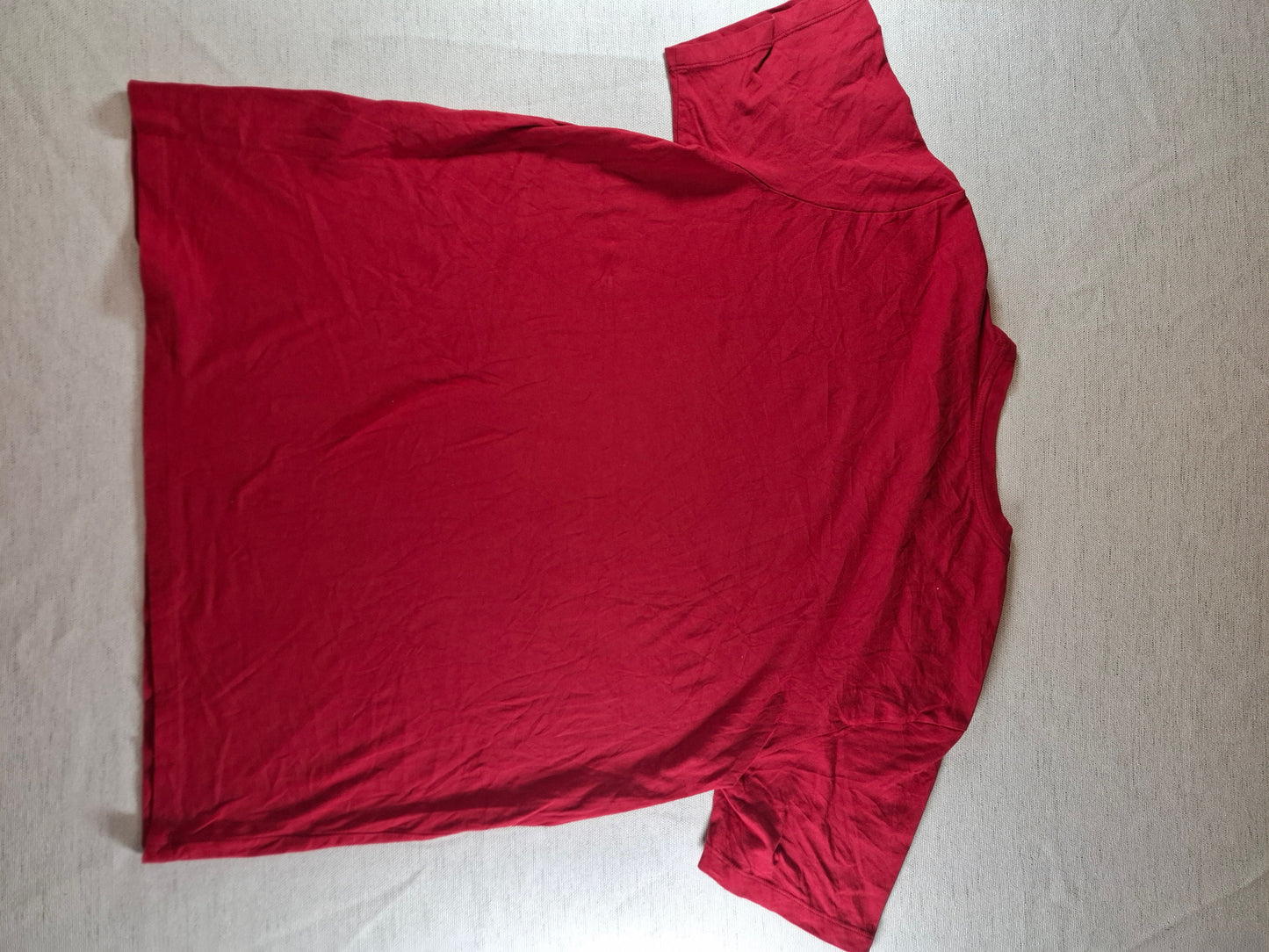 001133 Levi's T-shirt size XL Red