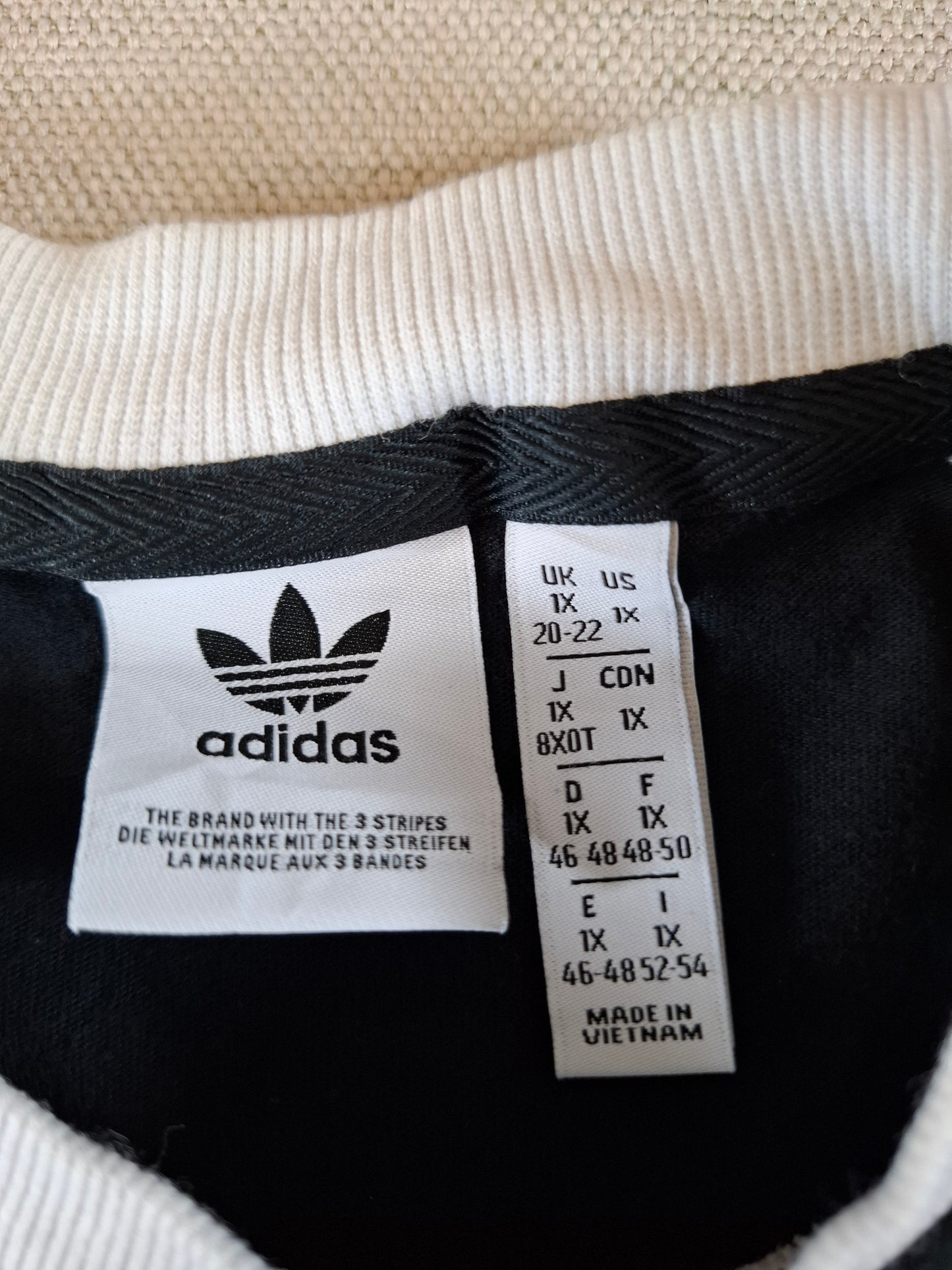 000125 Adidas T-Shirt size M Black