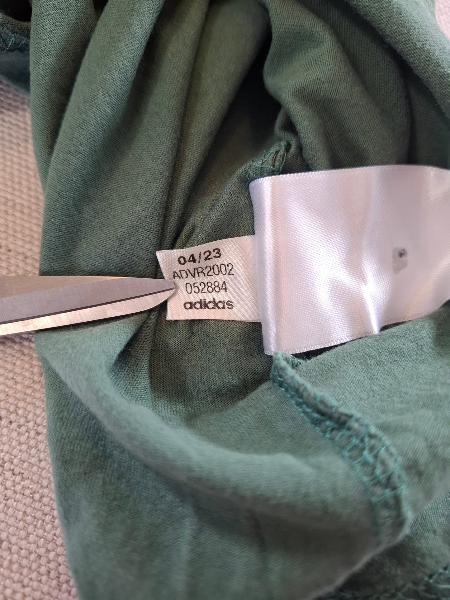 000129 Adidas T-shirt size L Green