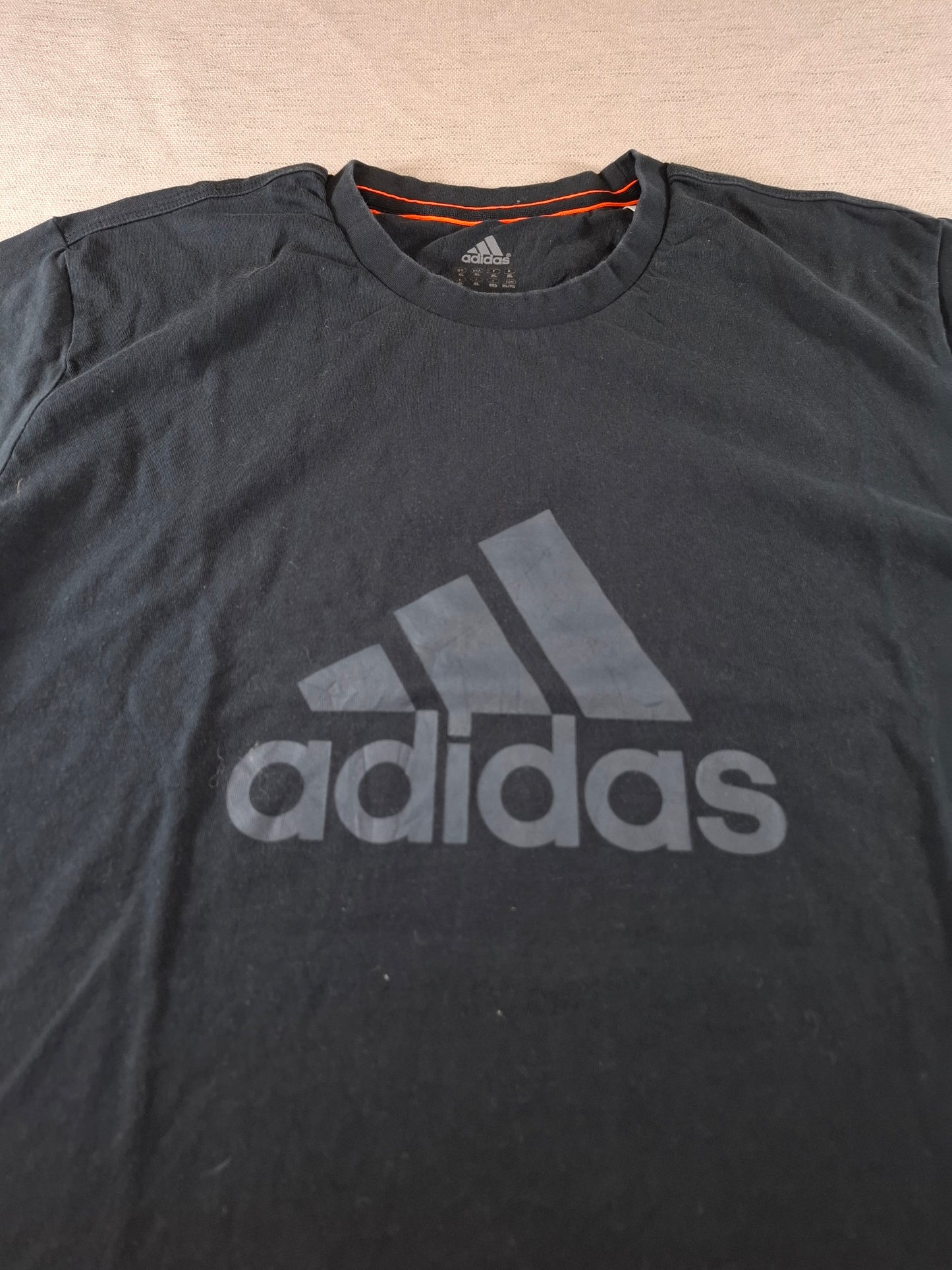 000946 Adidas T-shirt size XL Black