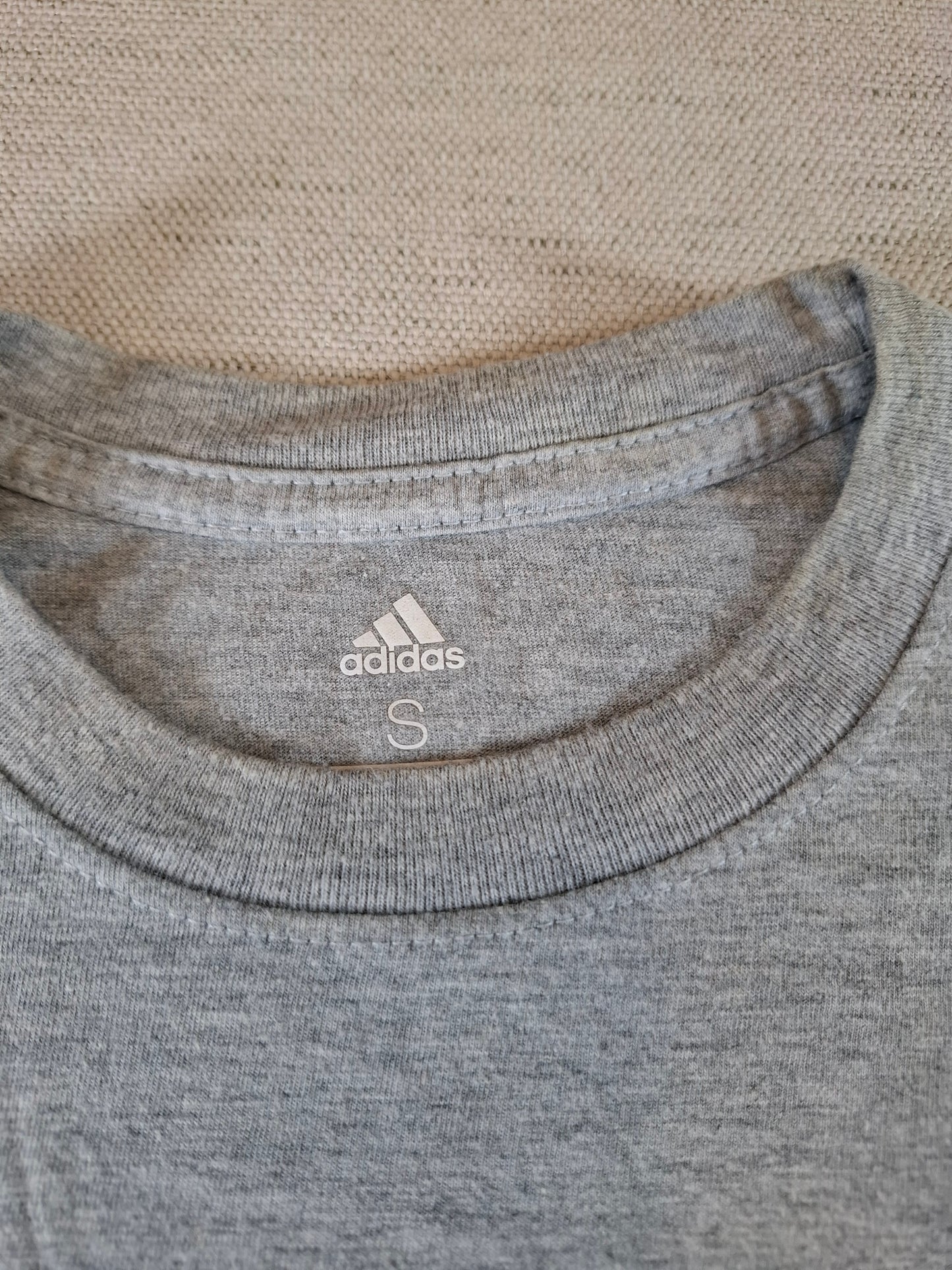000128 Adidas T-shirt size S Grey