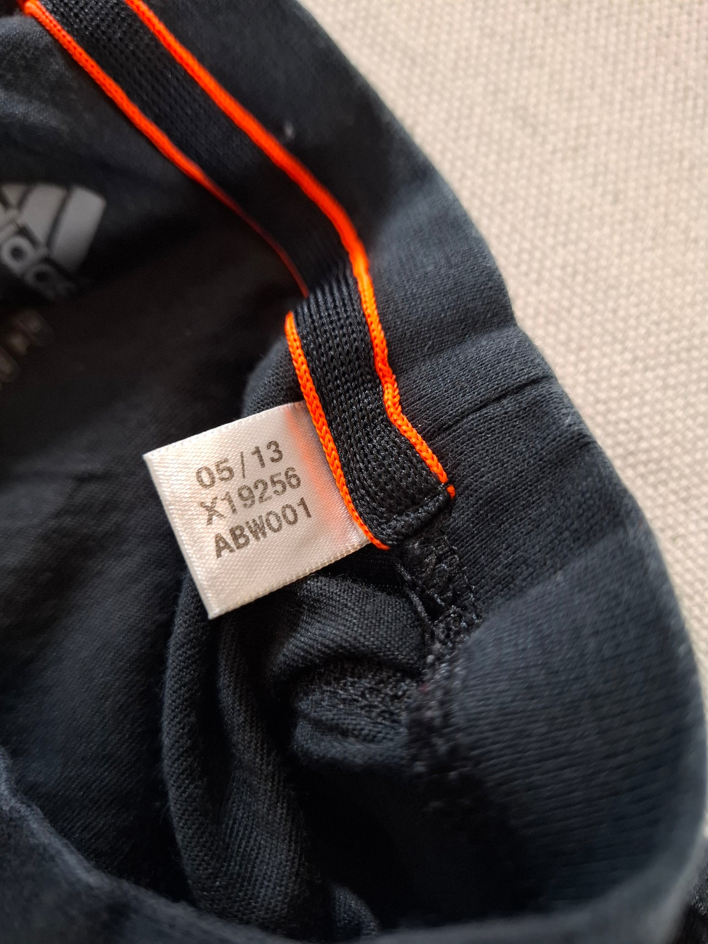 000946 Adidas T-shirt size XL Black