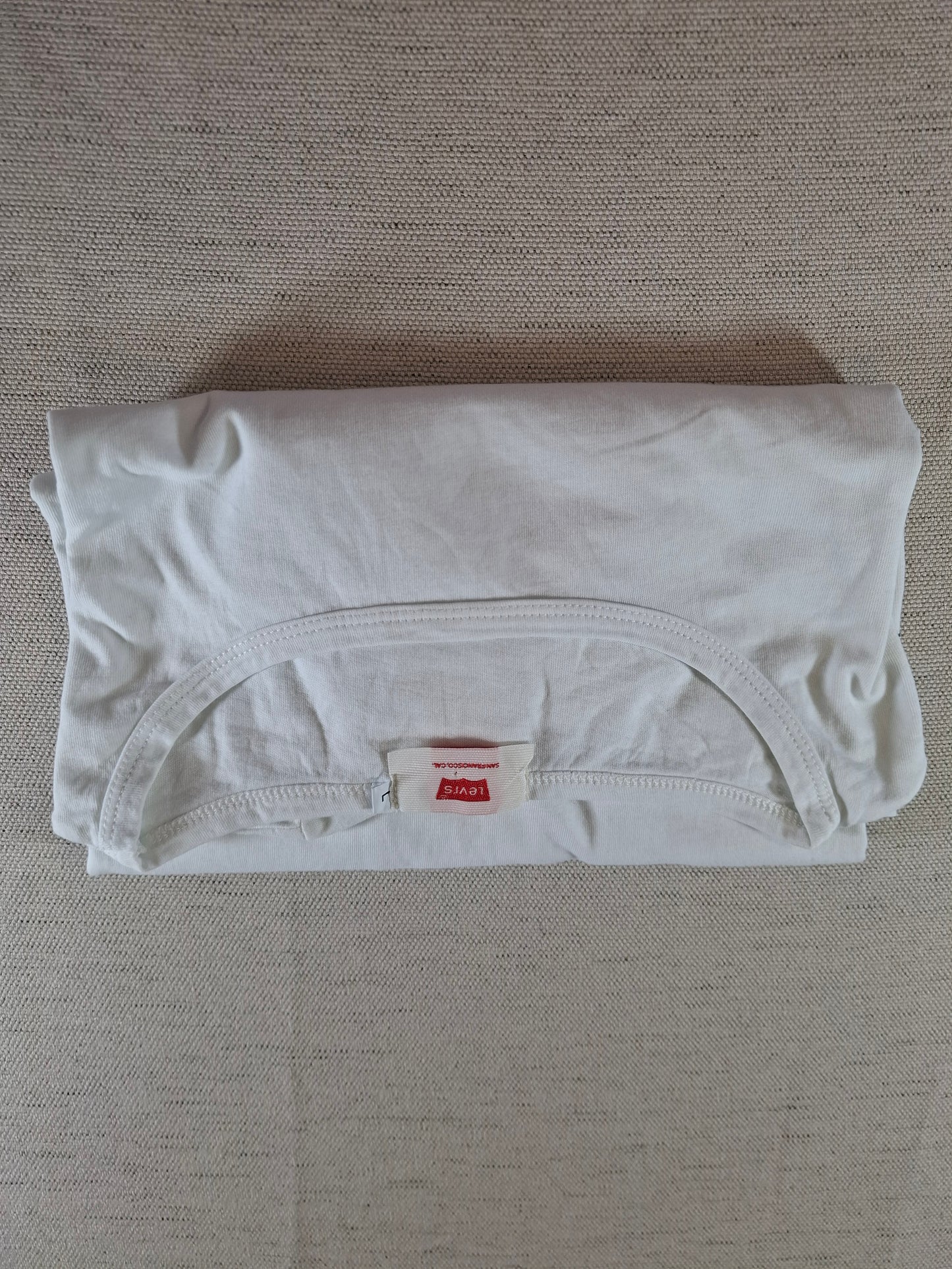001135 Levi's T-shirt size L White
