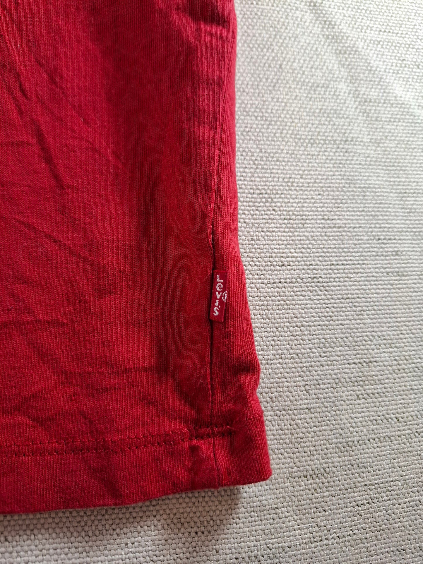 001133 Levi's T-shirt size XL Red