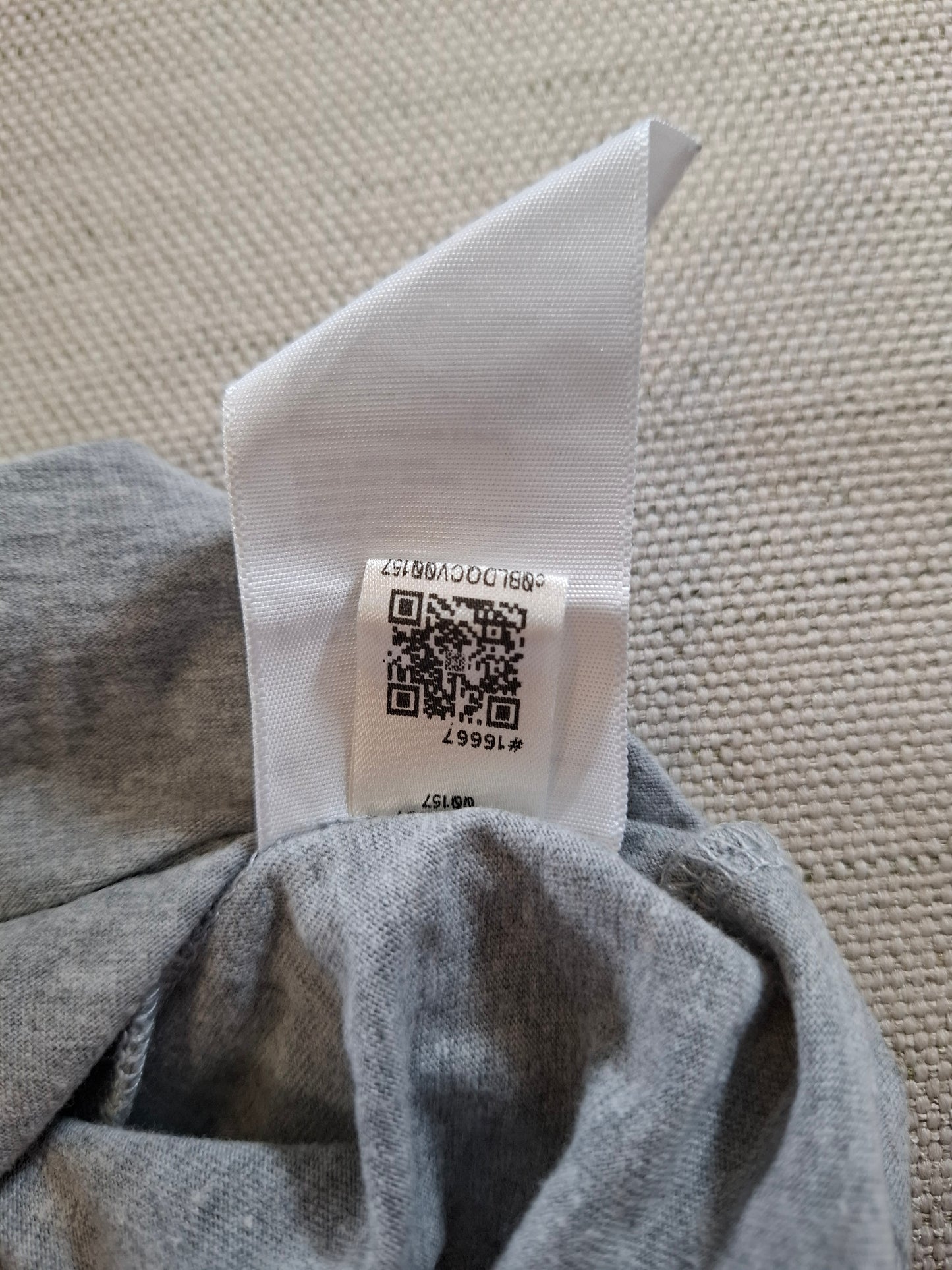 000128 Adidas T-shirt size S Grey