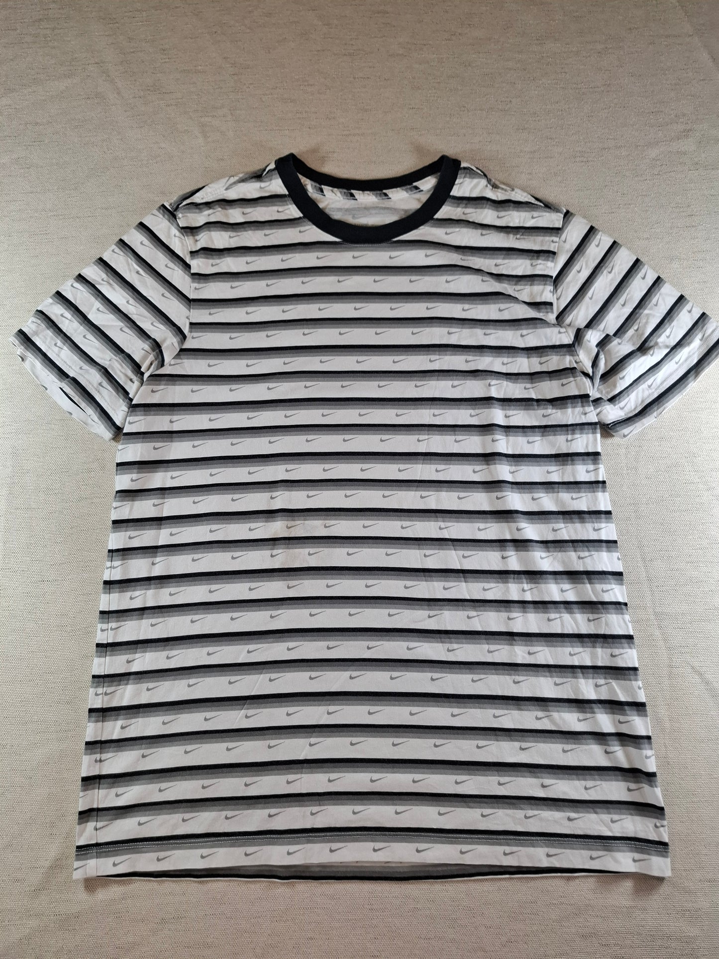 001132 Nike T-shirt size L Grey/ Black/ White + swoosh all over the shirt.