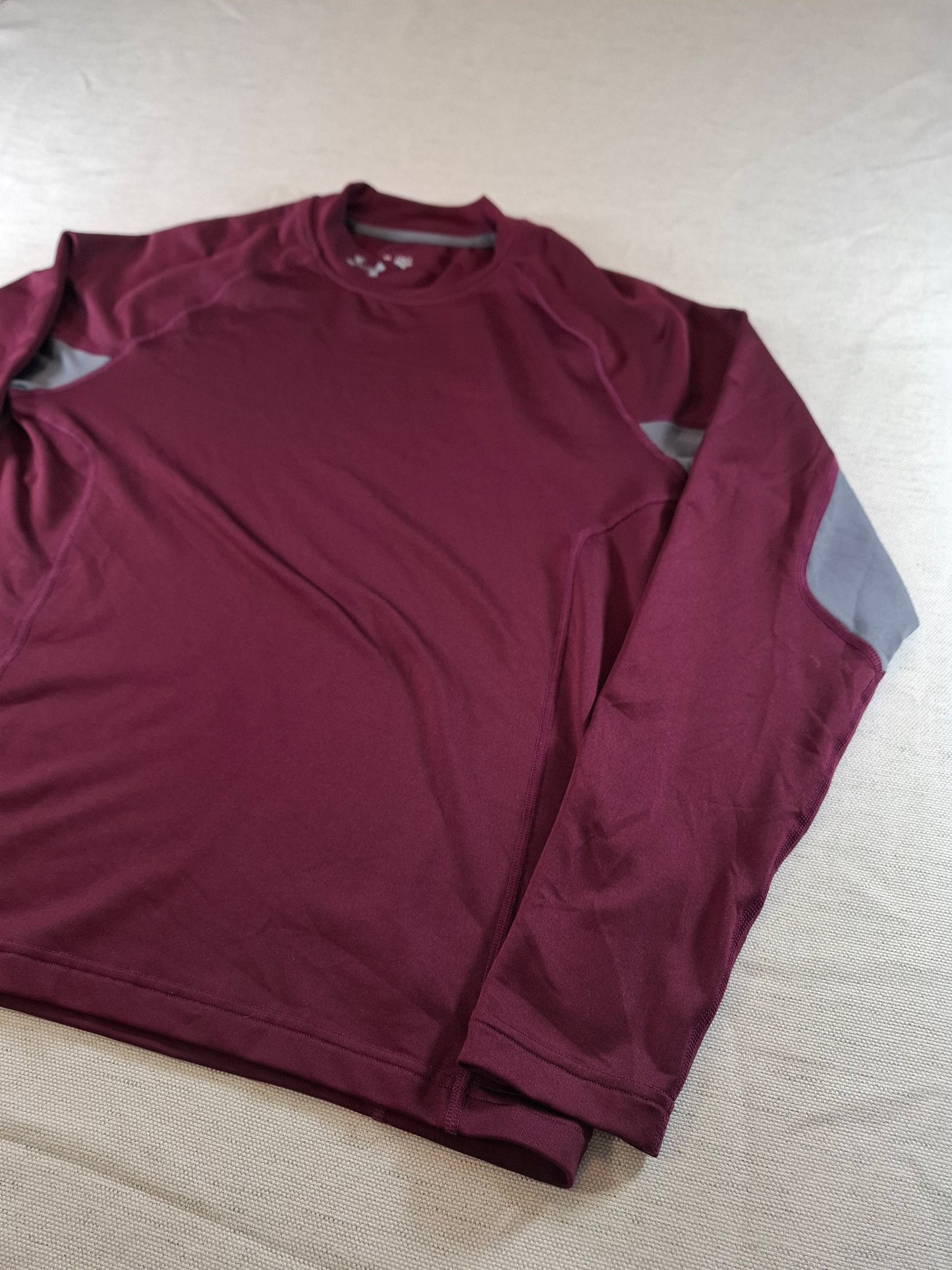 001154 Under Armour Longsleeve t-shirt size L Burgundy/ Grey