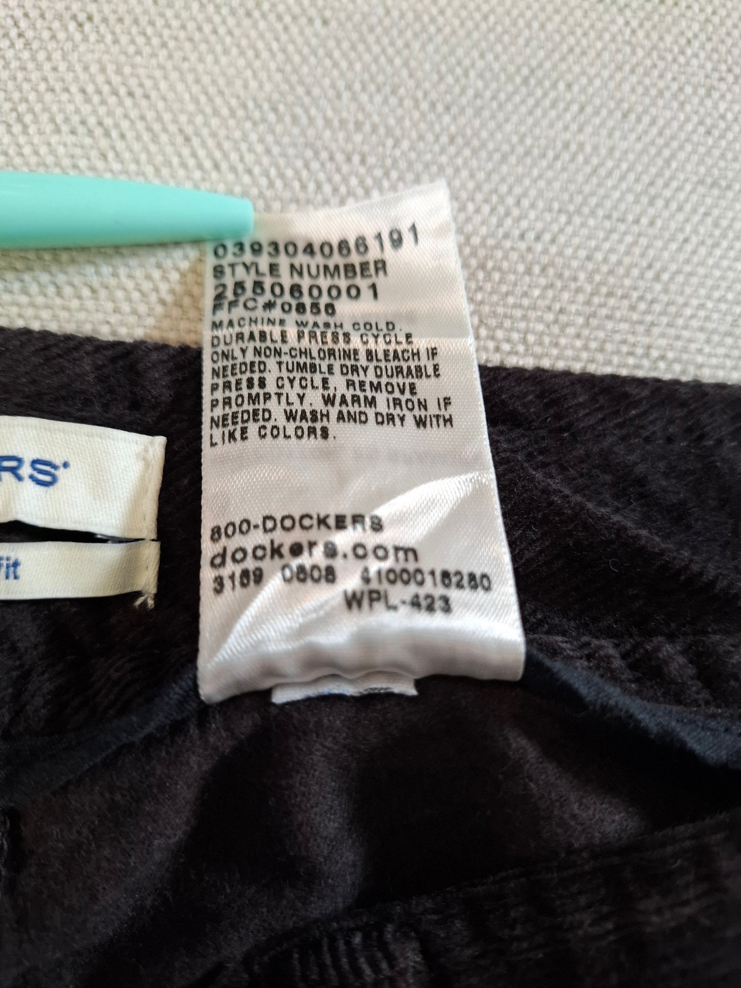 001163 Dockers Corduroy pants size 6 Brown