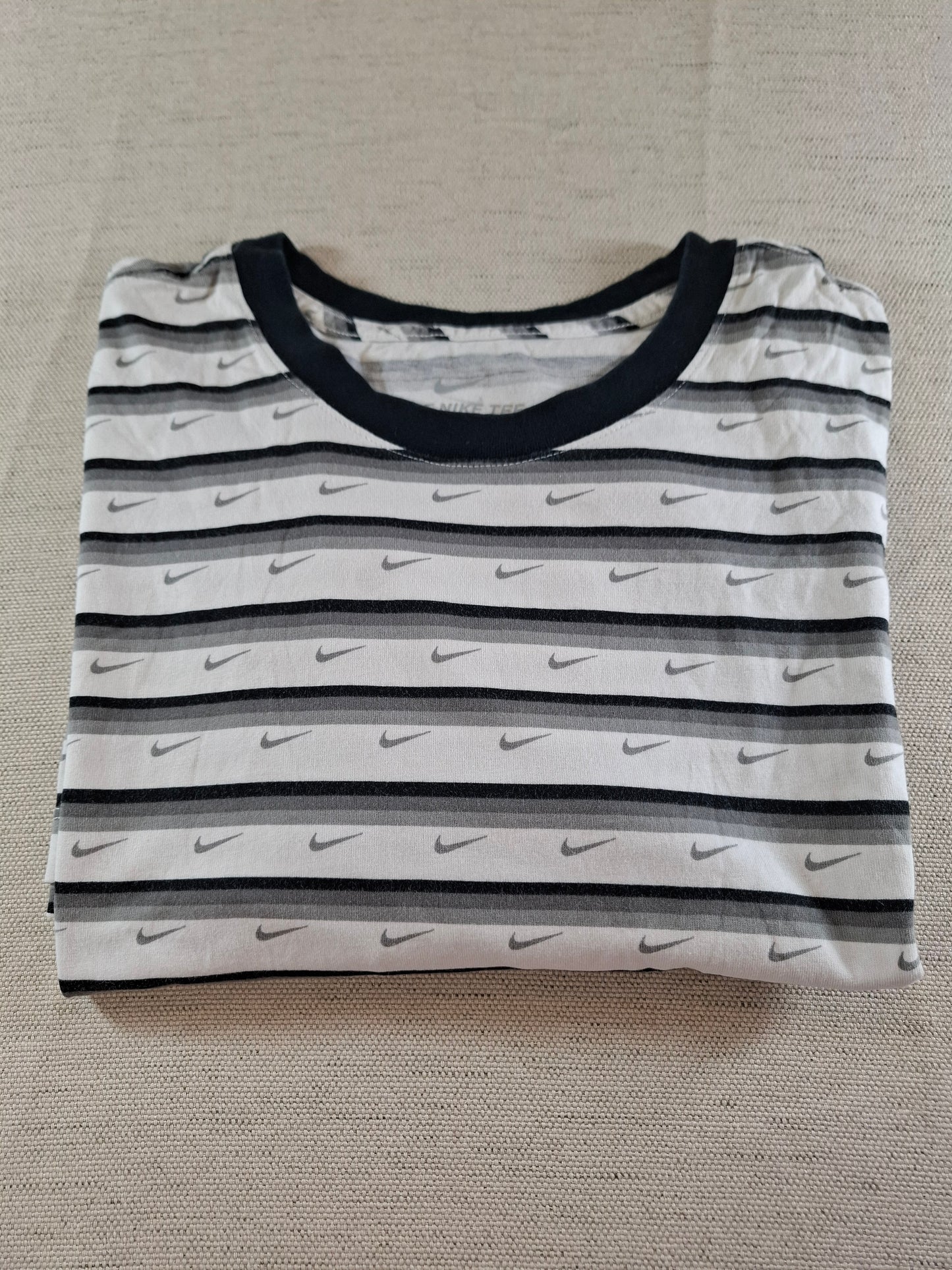 001132 Nike T-shirt size L Grey/ Black/ White + swoosh all over the shirt.