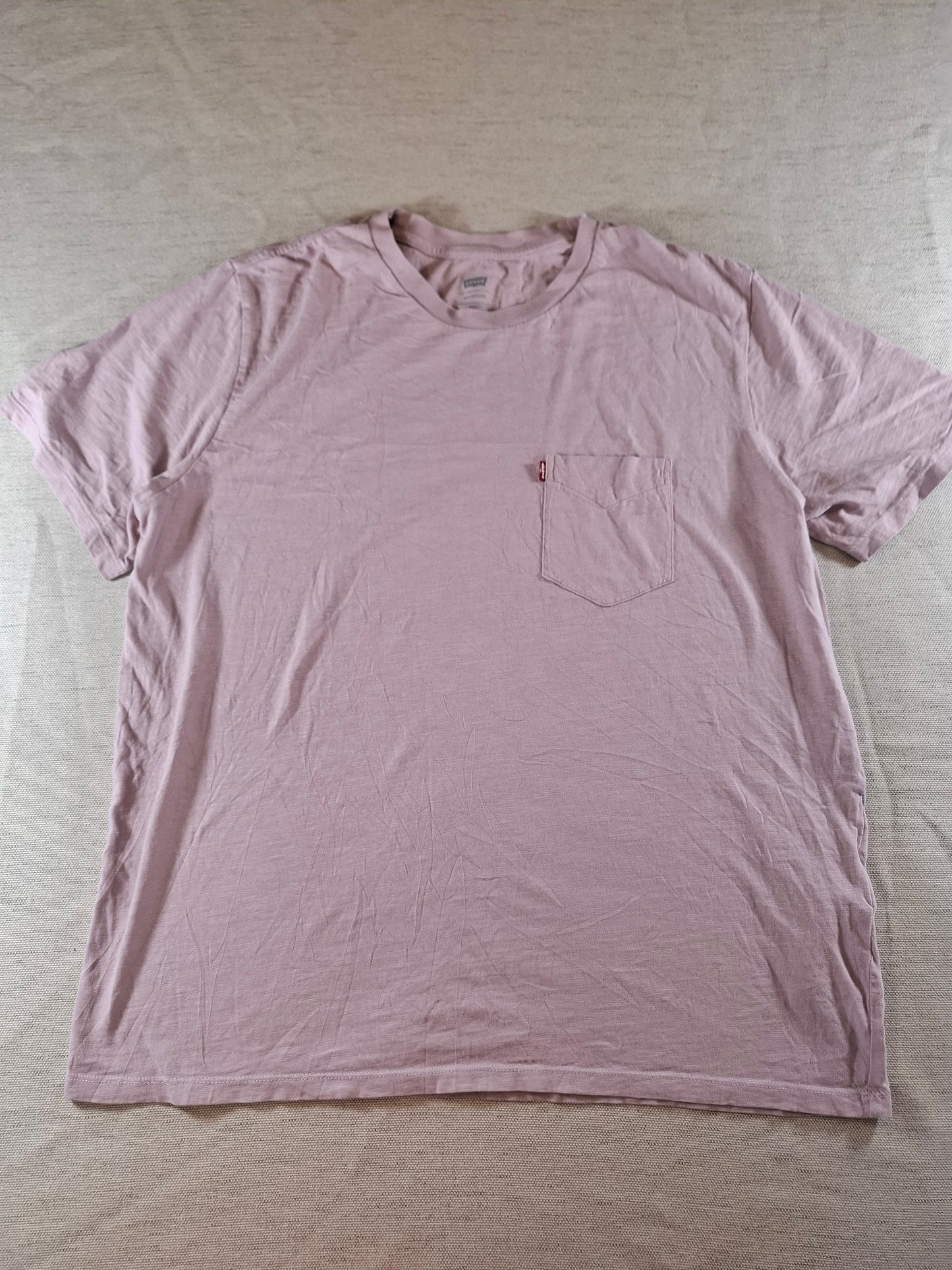 001139 Levi's T-shirt size L Lila