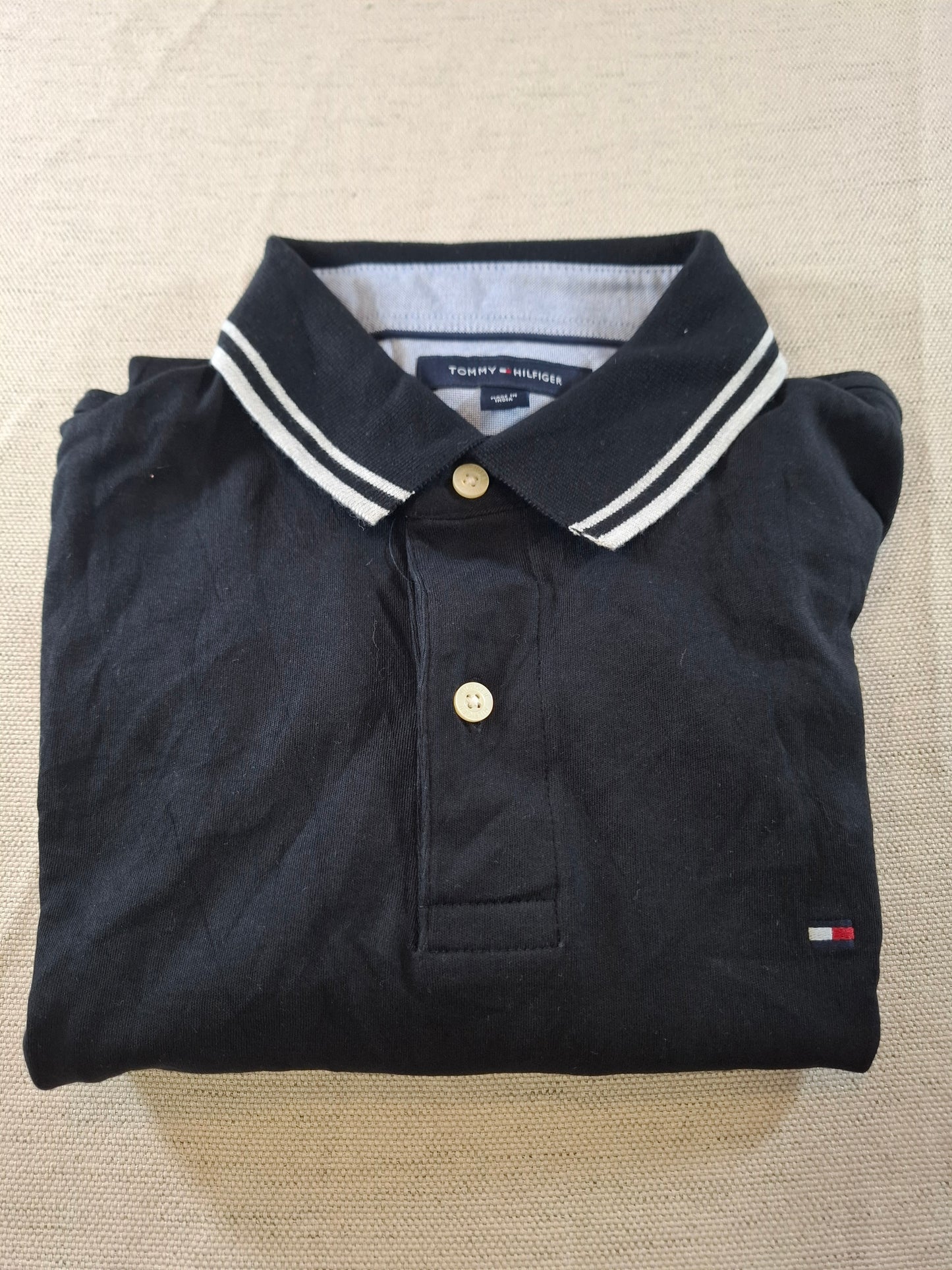 001059 Tommy Hilfiger Polo size M Black
