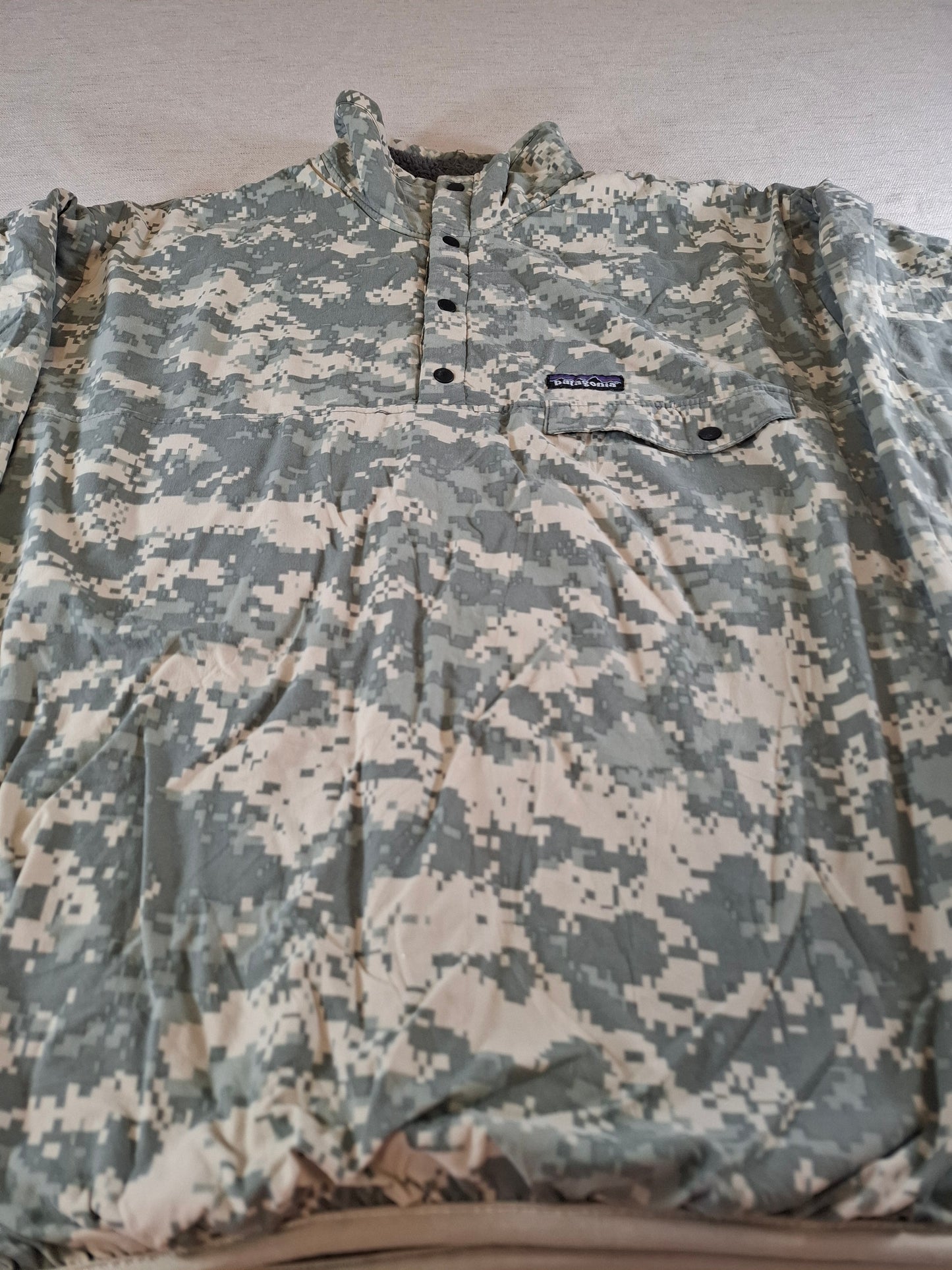 J156 Patagonia jacket UCP cammo/ Brown fleece L