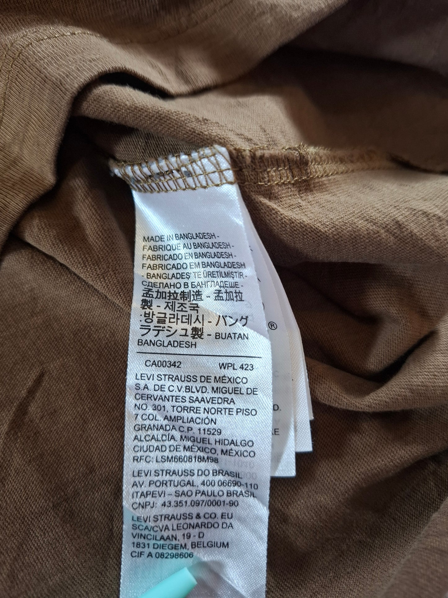 001141 Levi's T-shirt size S Brown