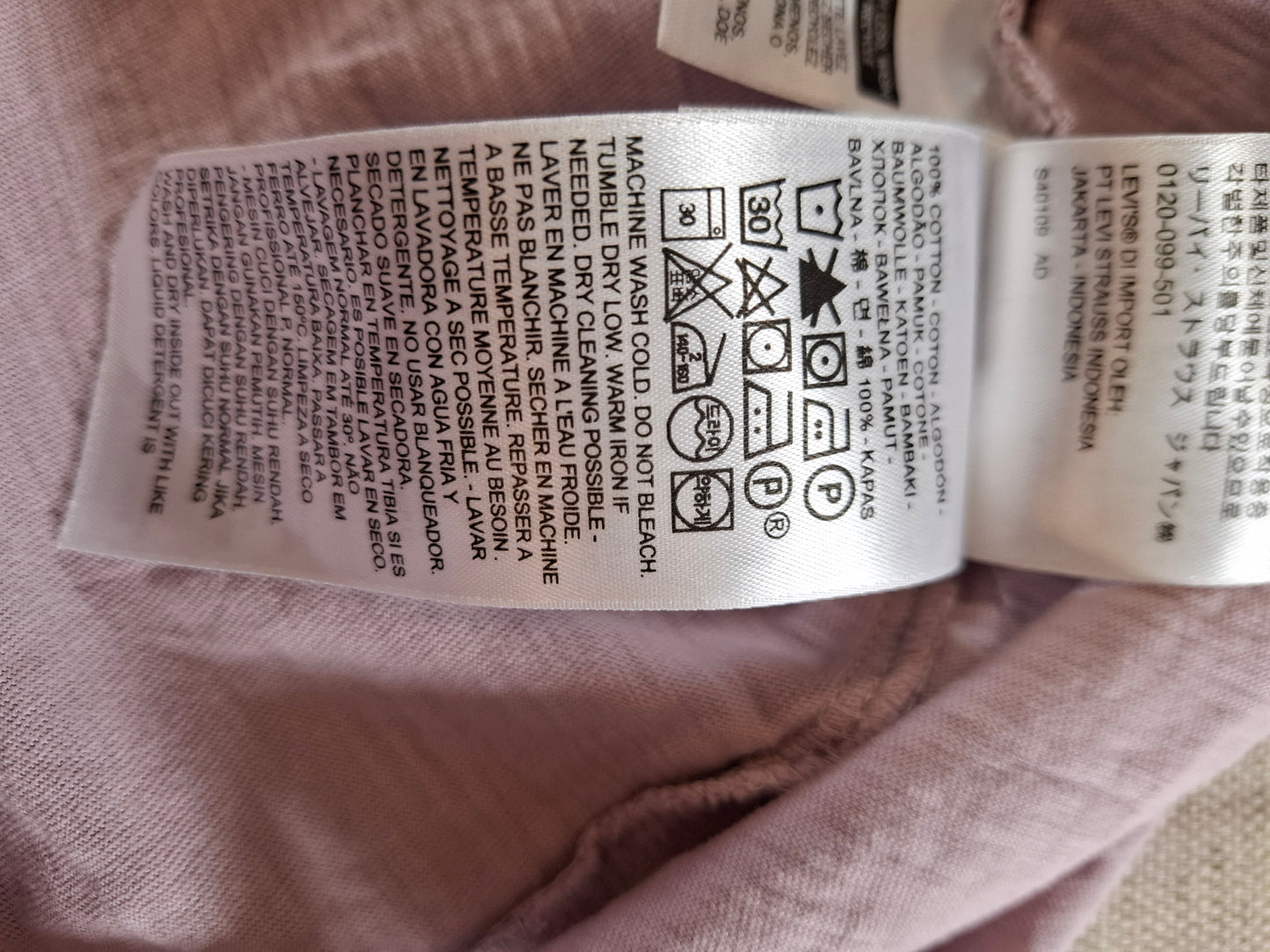 001139 Levi's T-shirt size L Lila