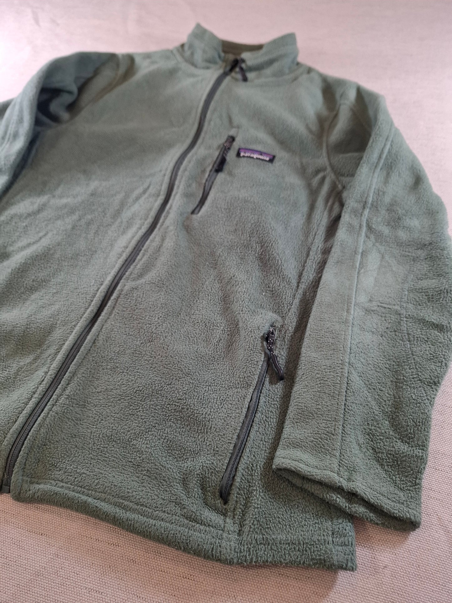 000950 Patagonia Fleece size Women's M Dark green