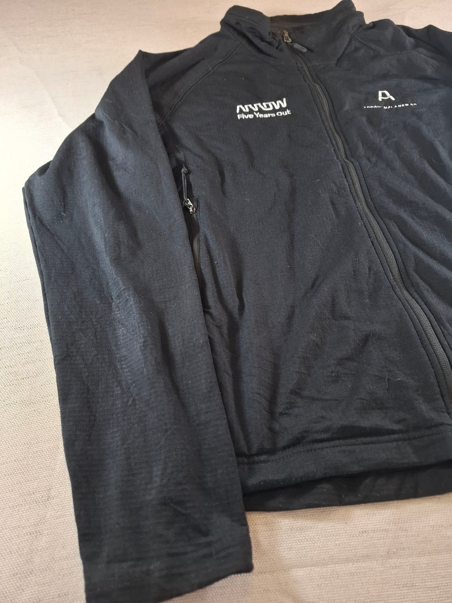 000696 The North Face Jacket size L Black