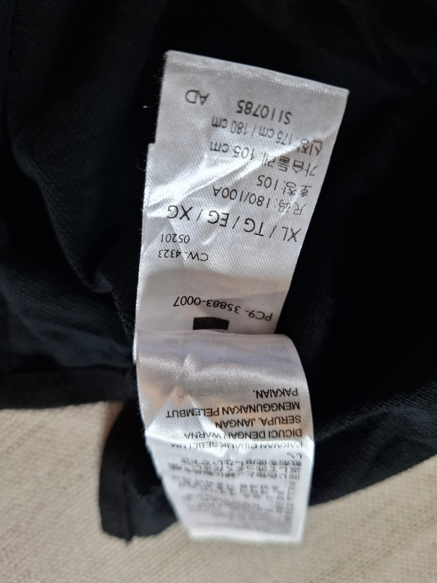 001136 Levi's Polo size XL Black