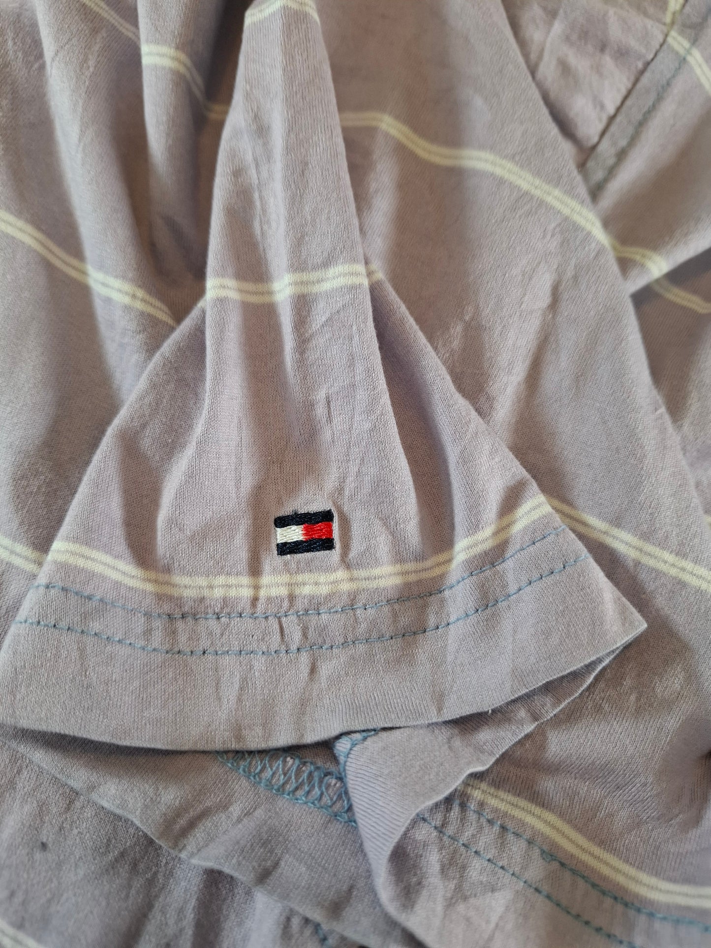 001113 Tommy Hilfiger Polo size L Lila/ White striped