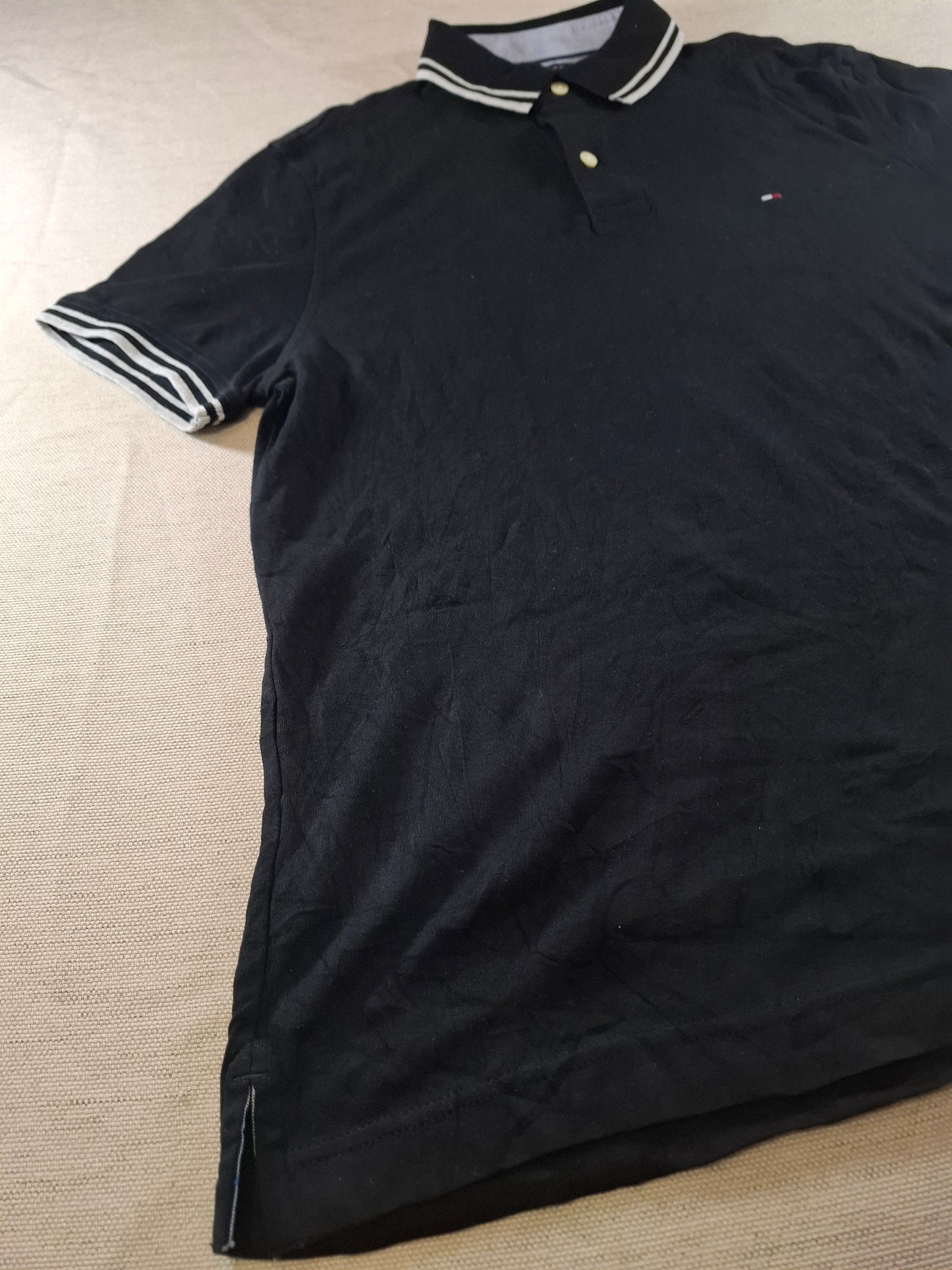 001059 Tommy Hilfiger Polo size M Black