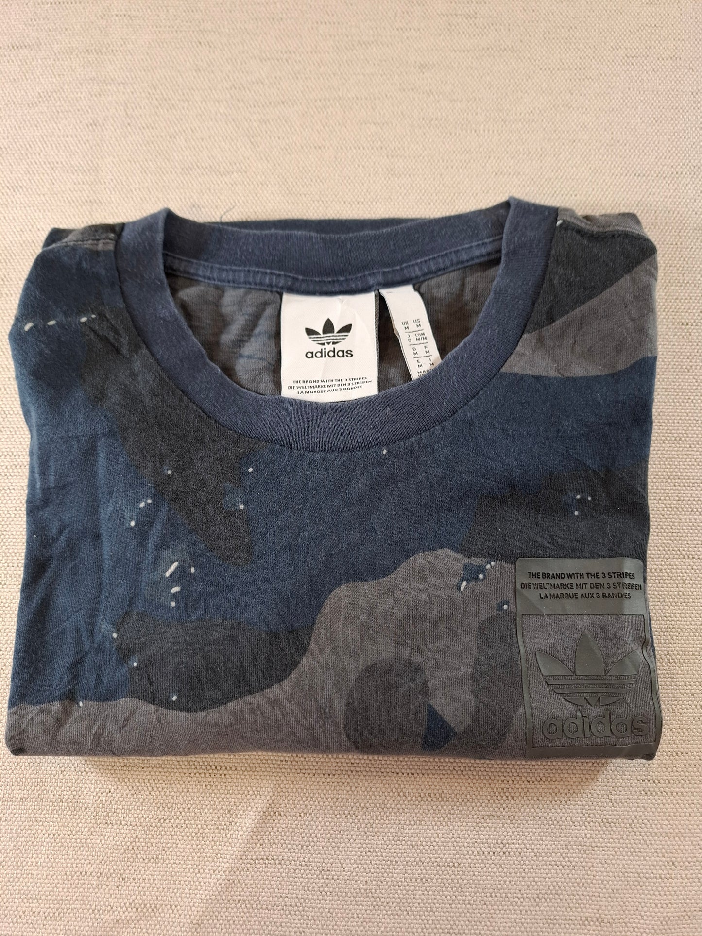 000122 – Adidas T-Shirt – Camo, Size M