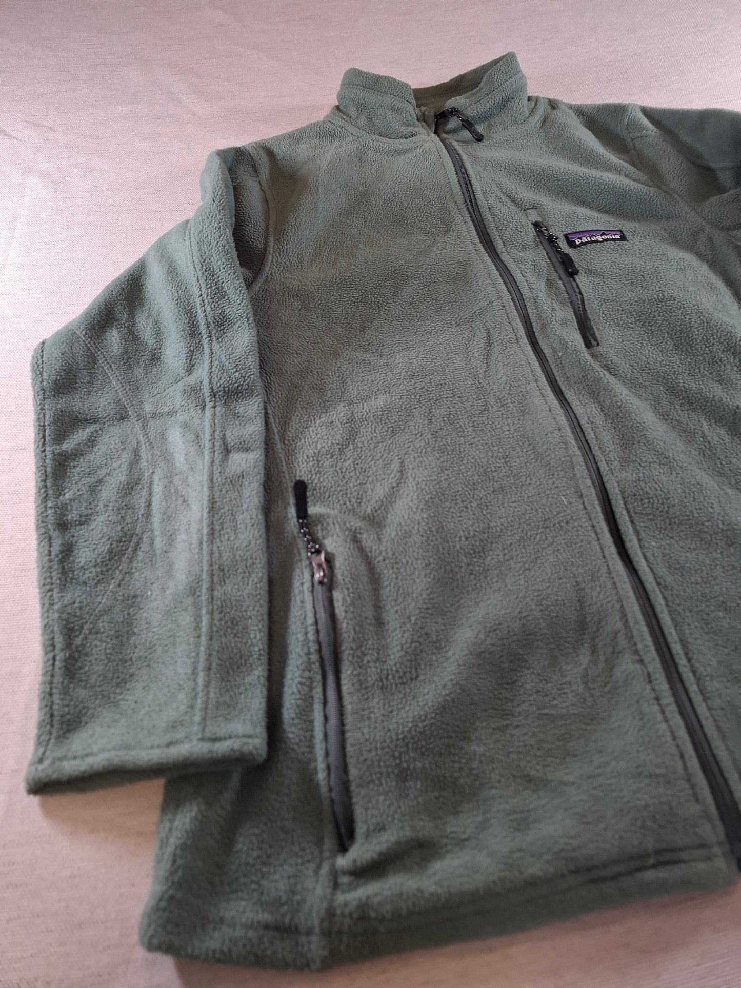 000950 Patagonia Fleece size Women's M Dark green