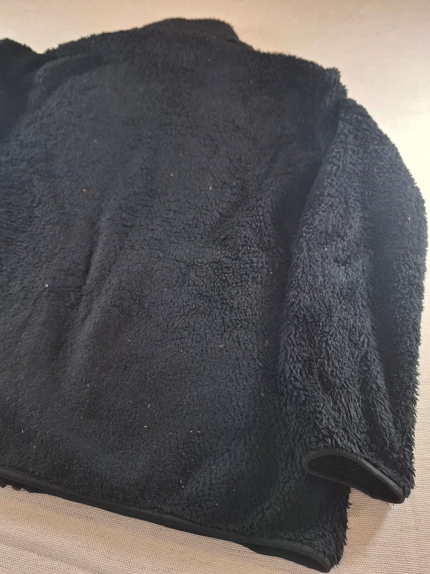 000689 Patagonia Fleece size XL Black