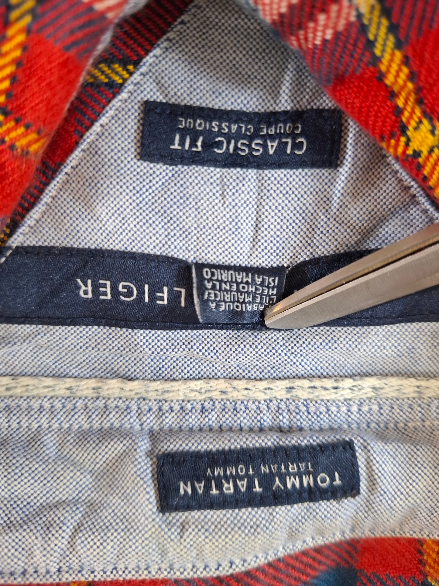 001089 Tommy Hilfiger Button down shirt size L Multi/ Red