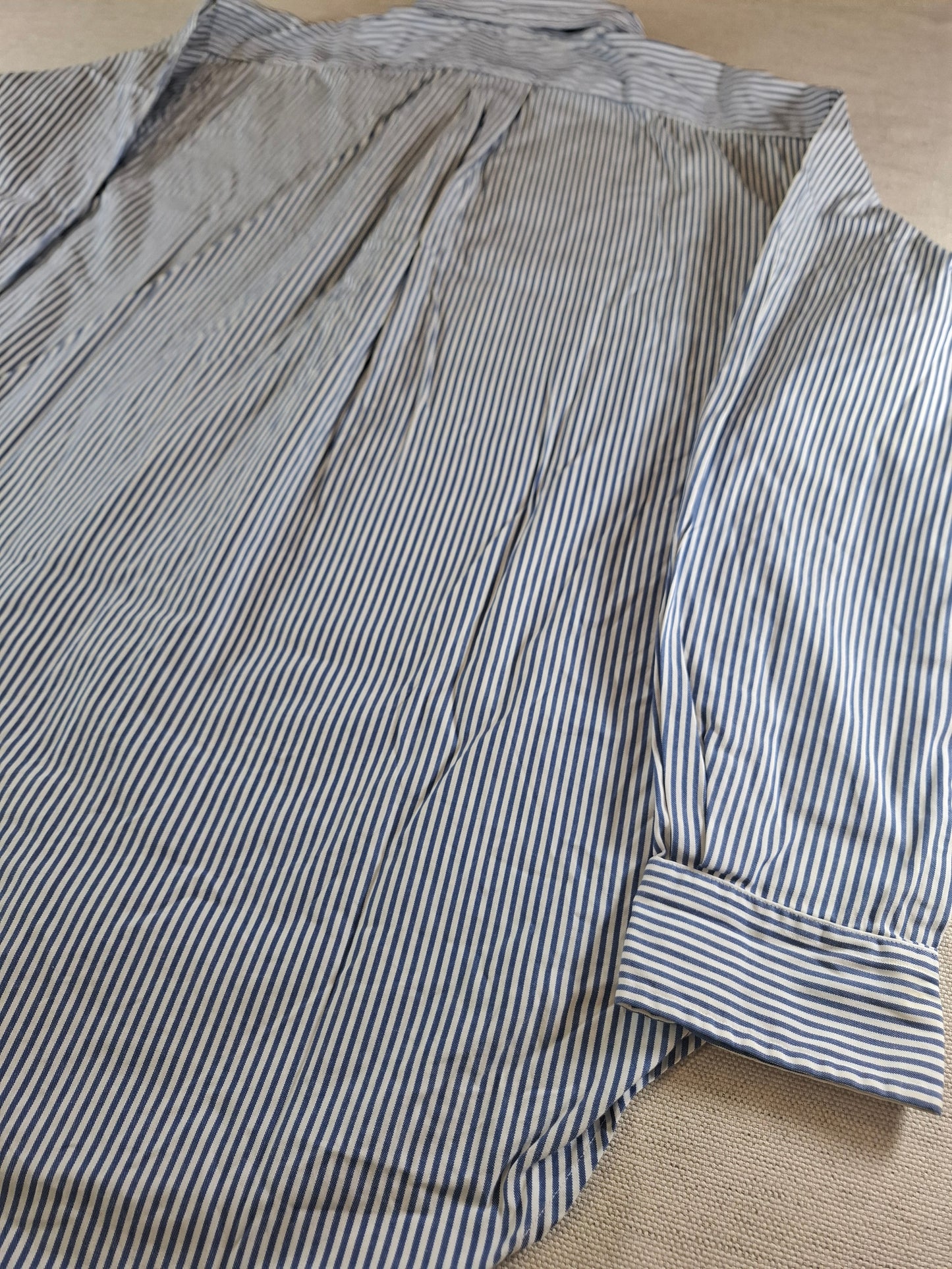 001082 Polo Ralph Lauren Button down shirt size 15.5 / 32-33 Blue/ White striped