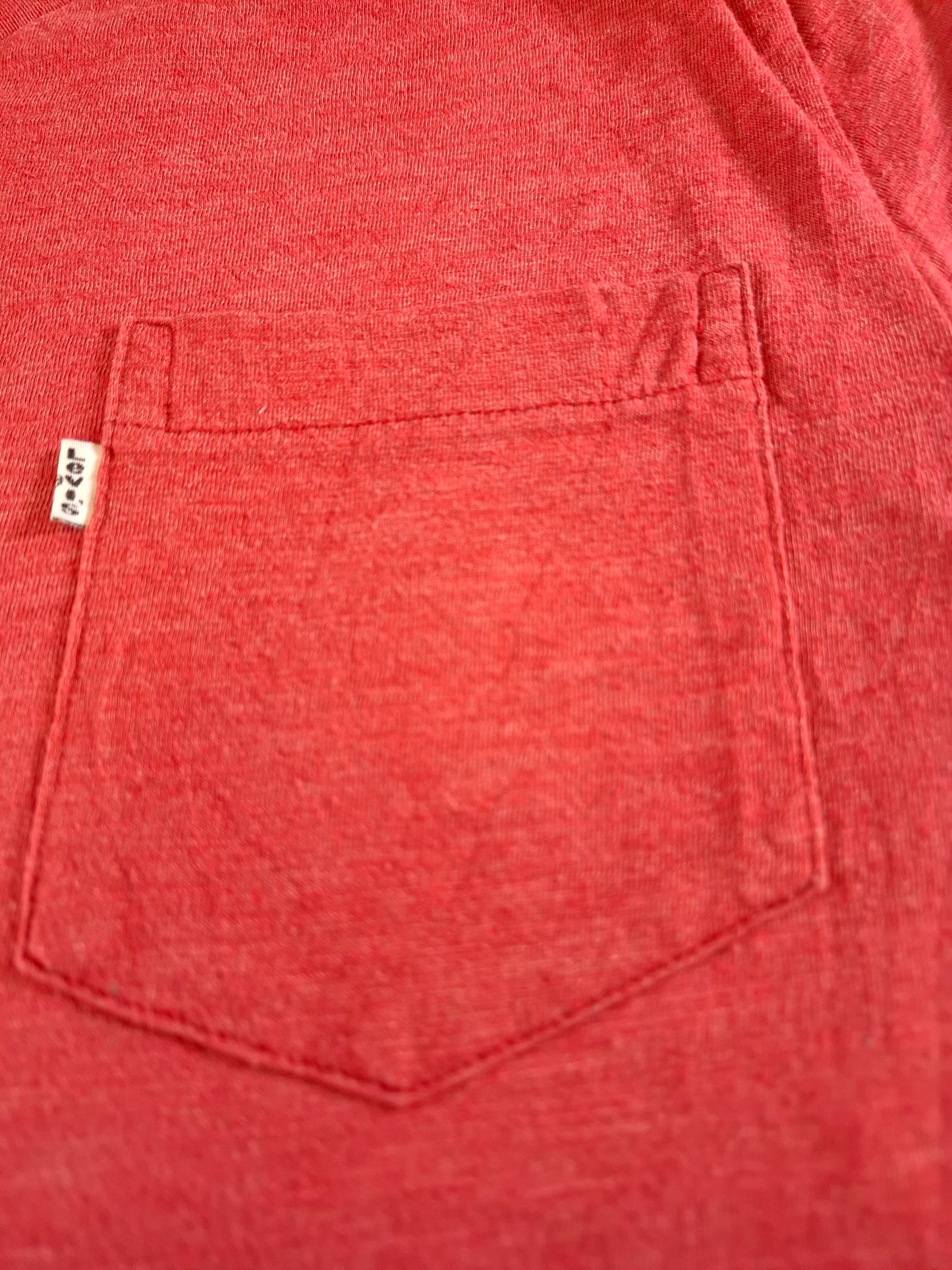 001142 Levi's T-shirt size L Red