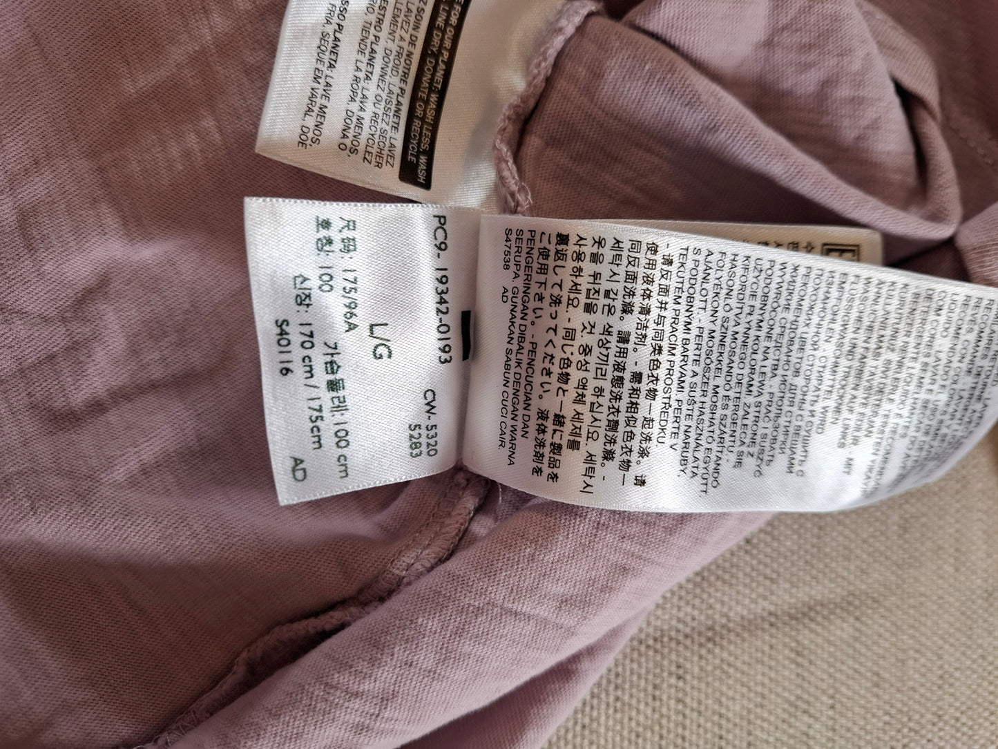 001139 Levi's T-shirt size L Lila