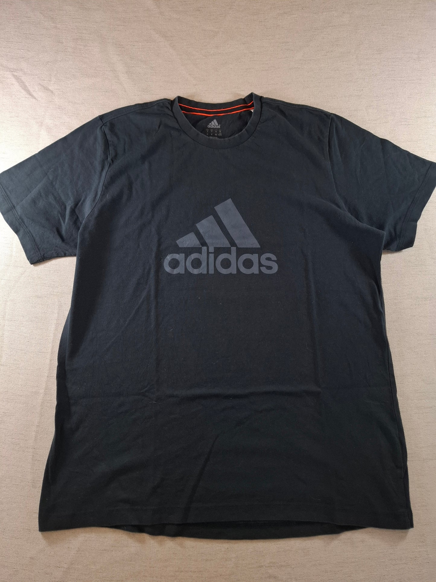 000946 Adidas T-shirt size XL Black