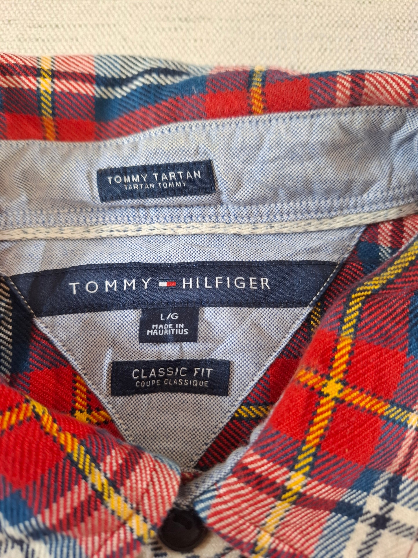 001089 Tommy Hilfiger Button down shirt size L Multi/ Red