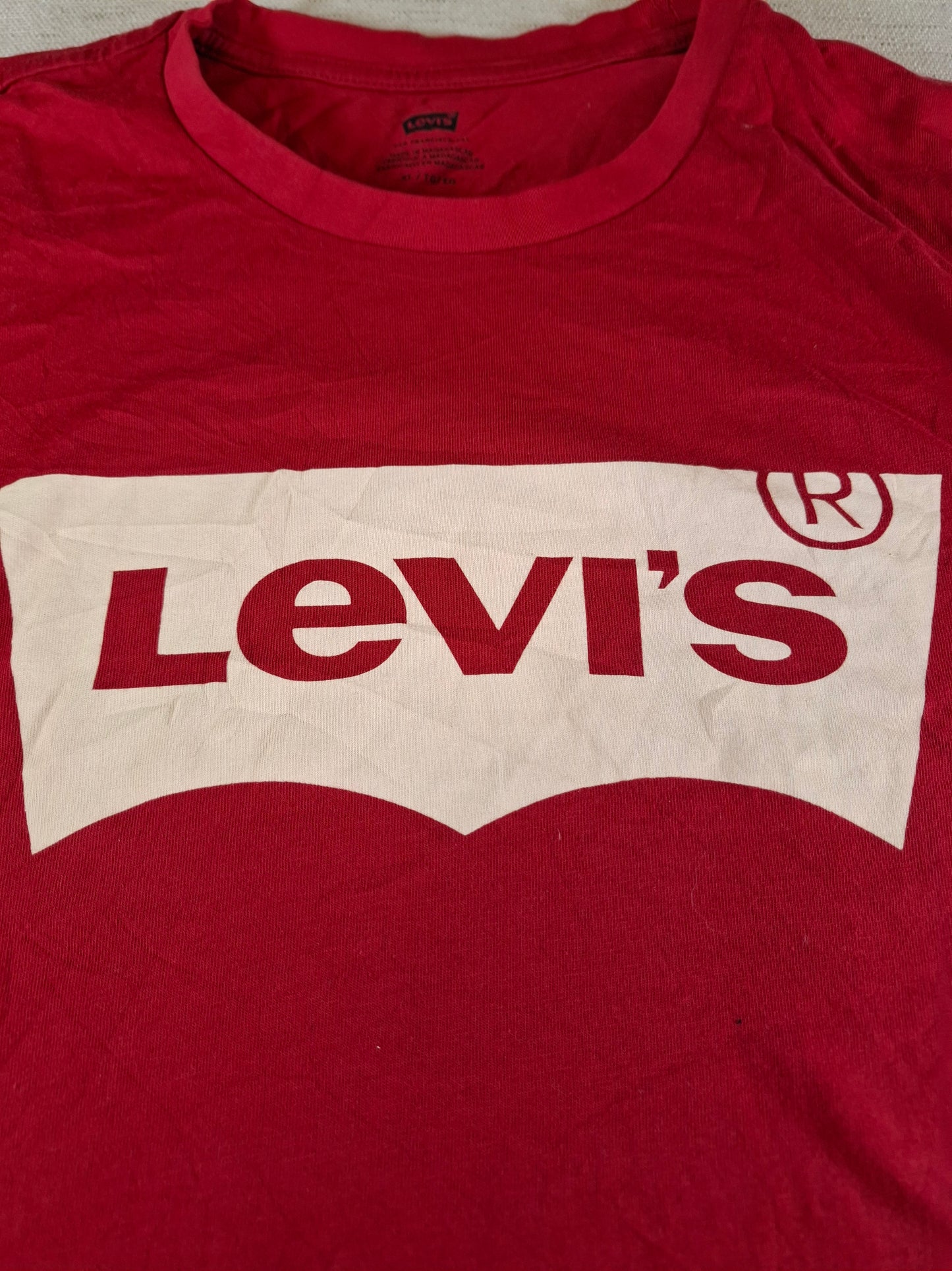 001133 Levi's T-shirt size XL Red