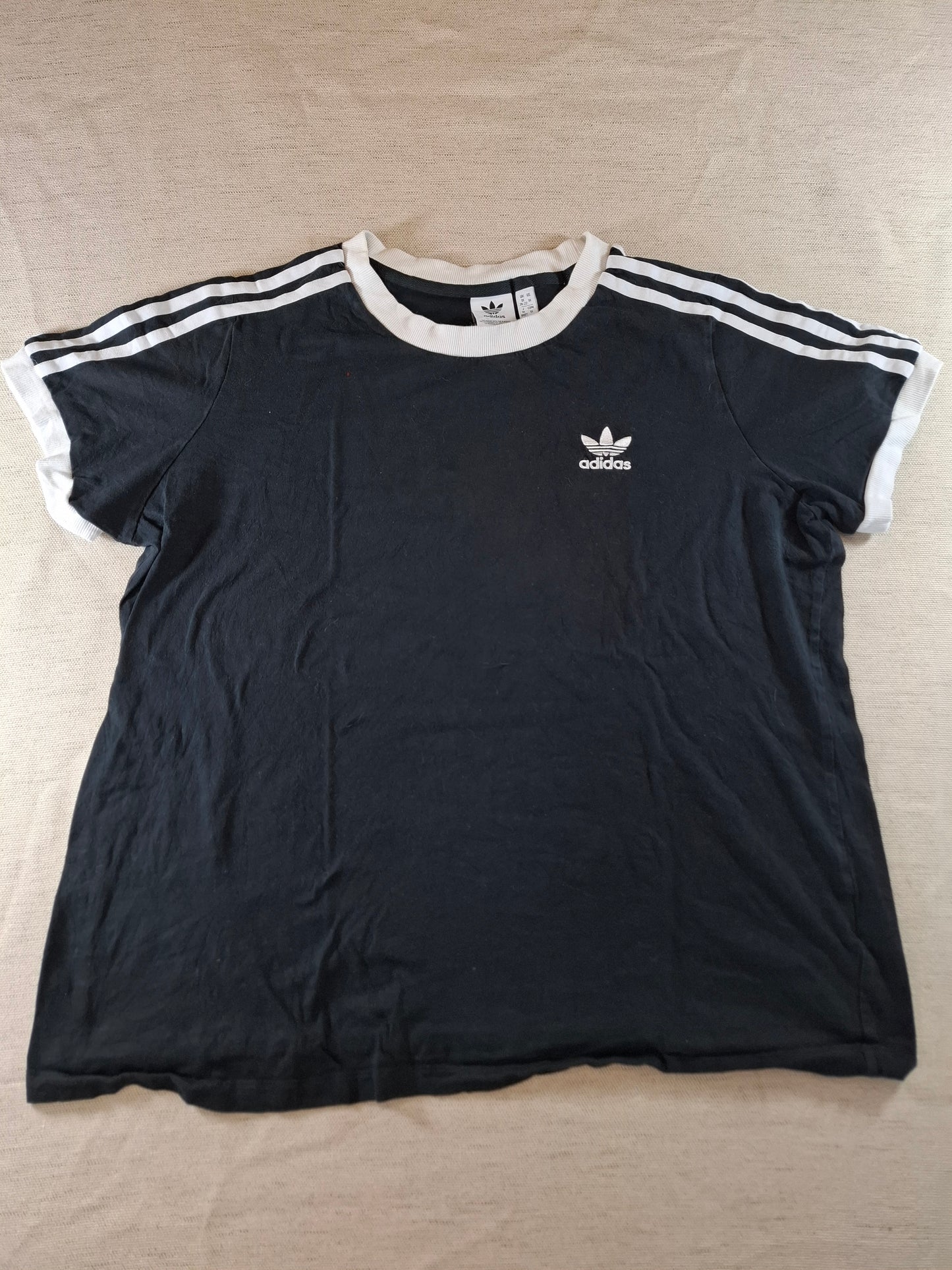 000125 Adidas T-Shirt size M Black