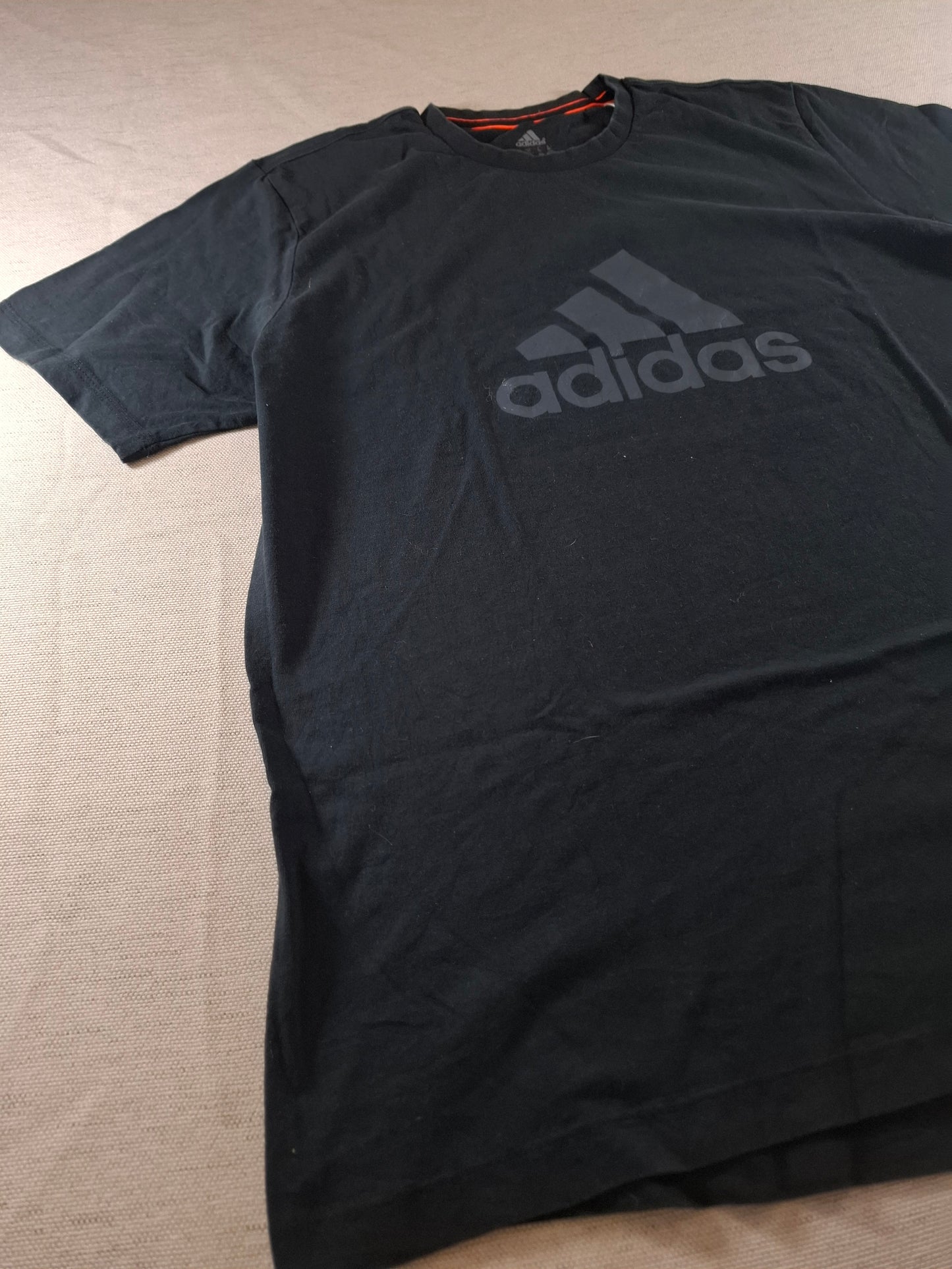 000946 Adidas T-shirt size XL Black