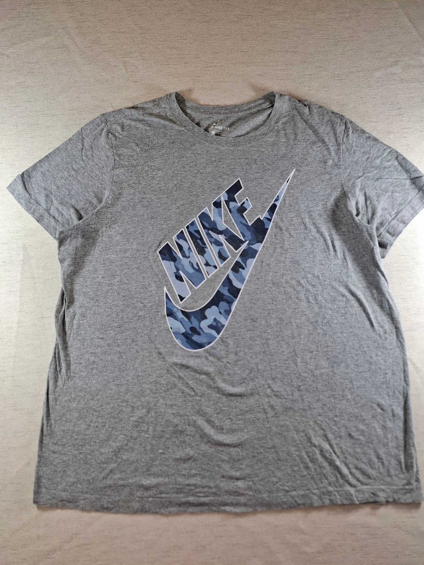 001131 Nike T-shirt size XL Grey