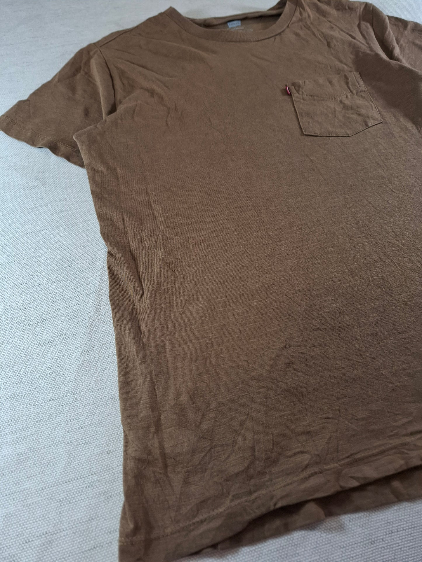 001141 Levi's T-shirt size S Brown