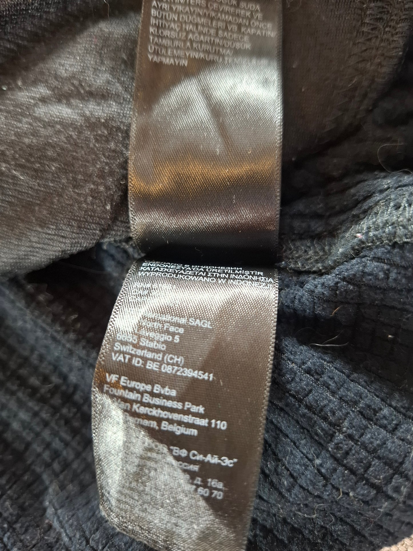 000696 The North Face Jacket size L Black