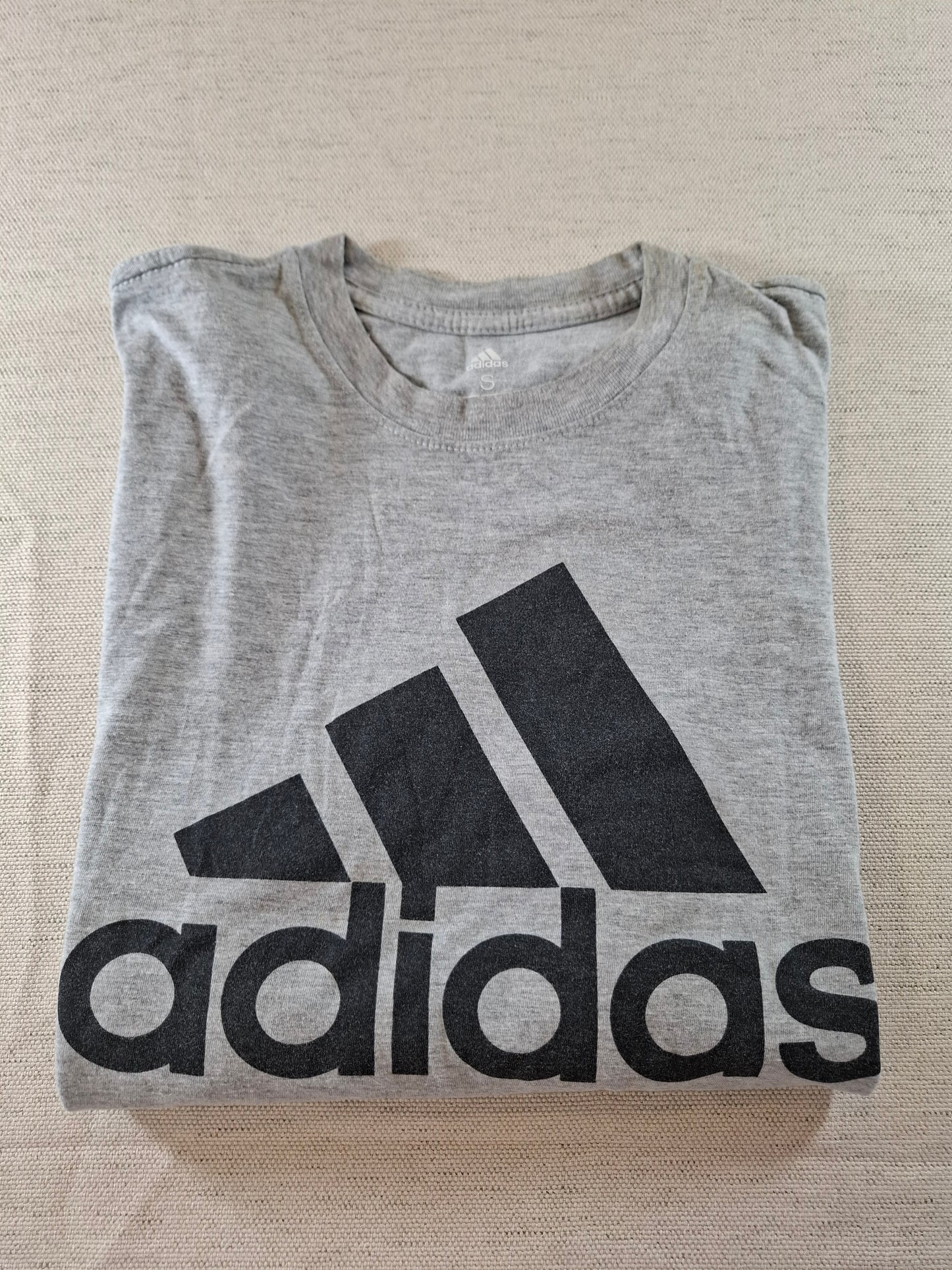 000128 Adidas T-shirt size S Grey