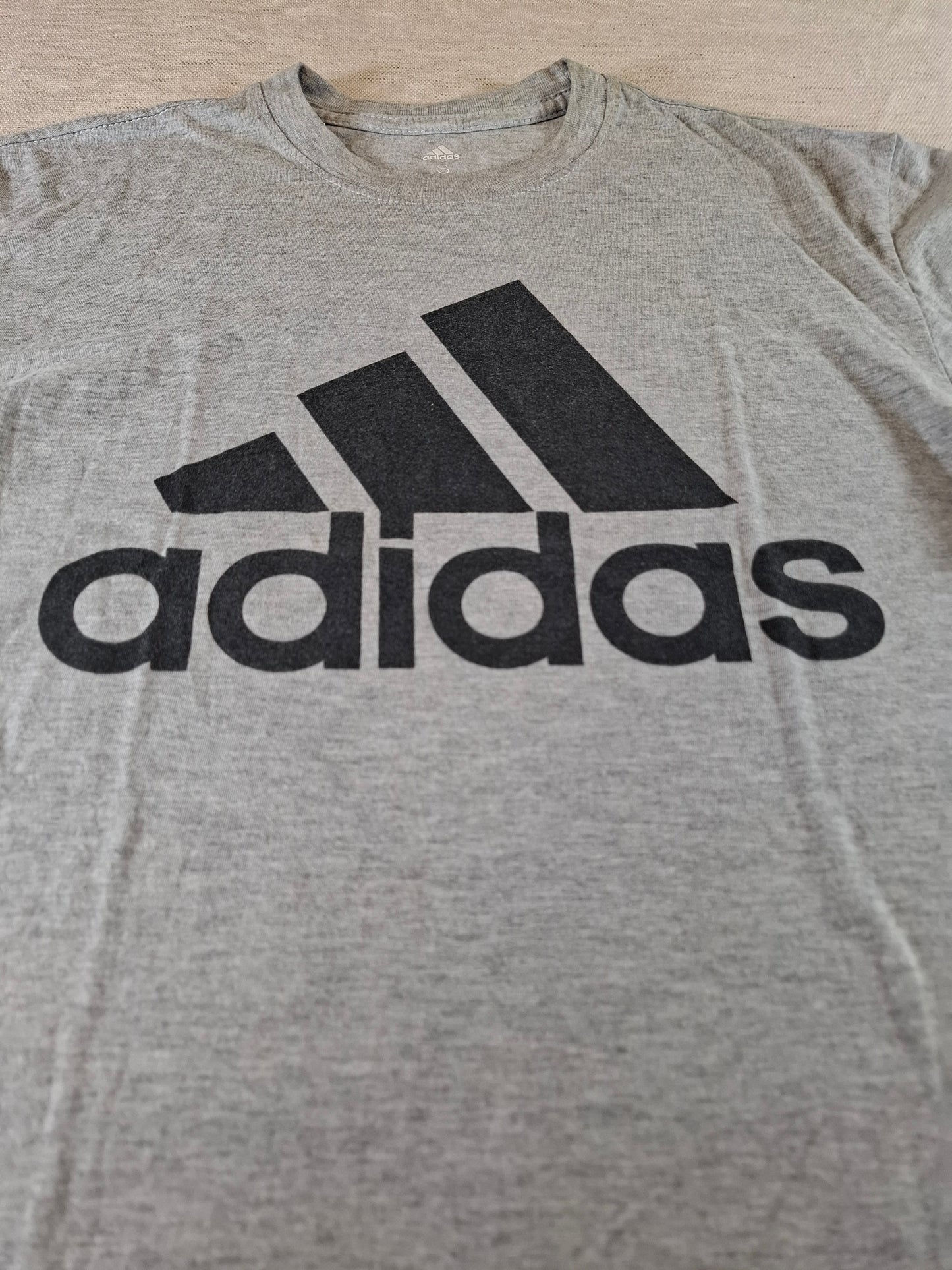 000128 Adidas T-shirt size S Grey