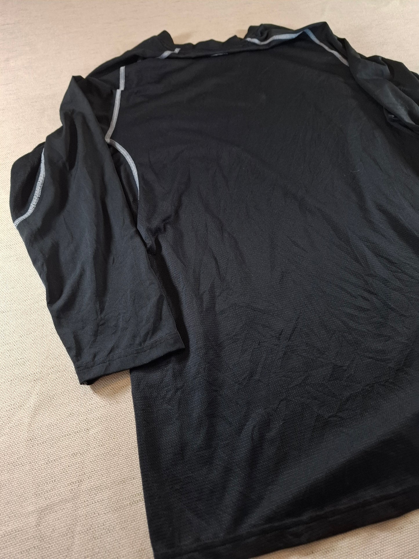 001157 Under Armour Longsleeve t-shirt size Unknown Grey/ Black